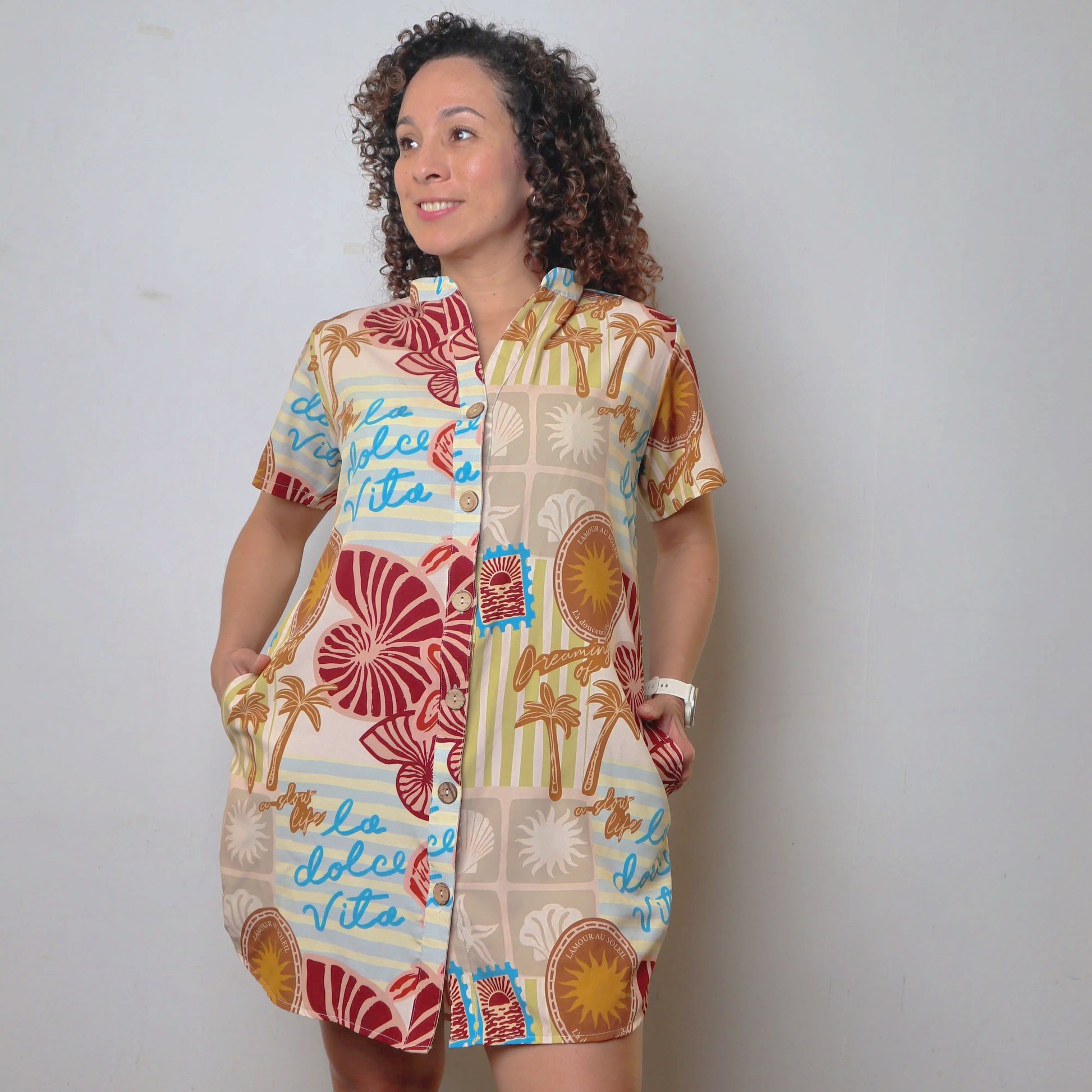 Viaja ligero con tu blusón Eco de mar. Úsalo para dormir, salir a la playa o piscina 