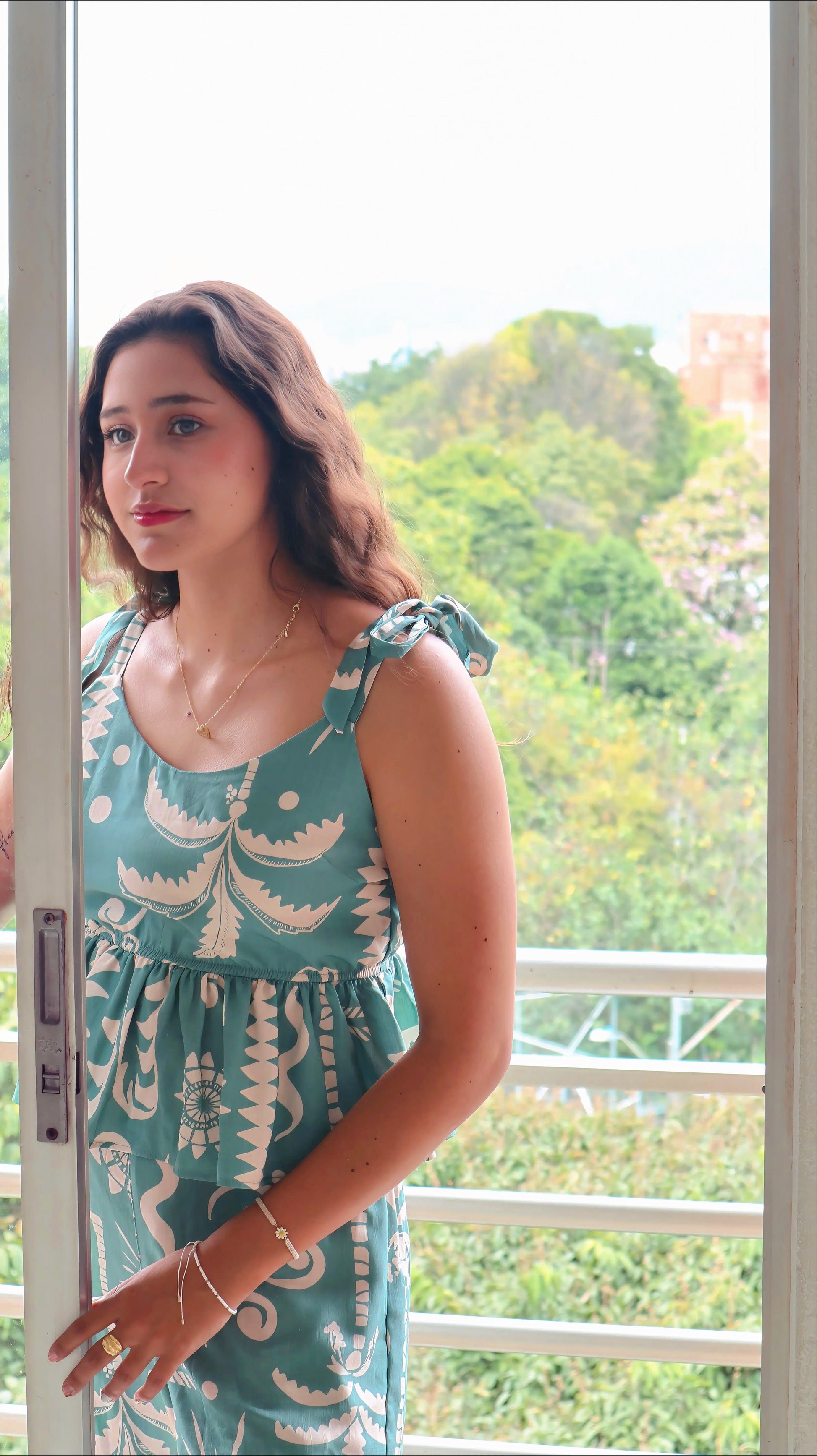 Viaja ligera con tu set Fluir Sereno Verde. Úsalo para dormir, en una salida casual o en la playa.