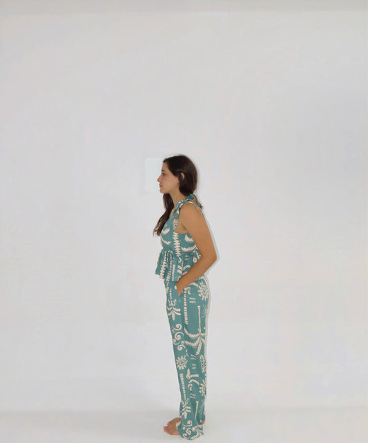 Viaja ligera con tu set Fluir Sereno Verde. Úsalo para dormir, en una salida casual o en la playa.