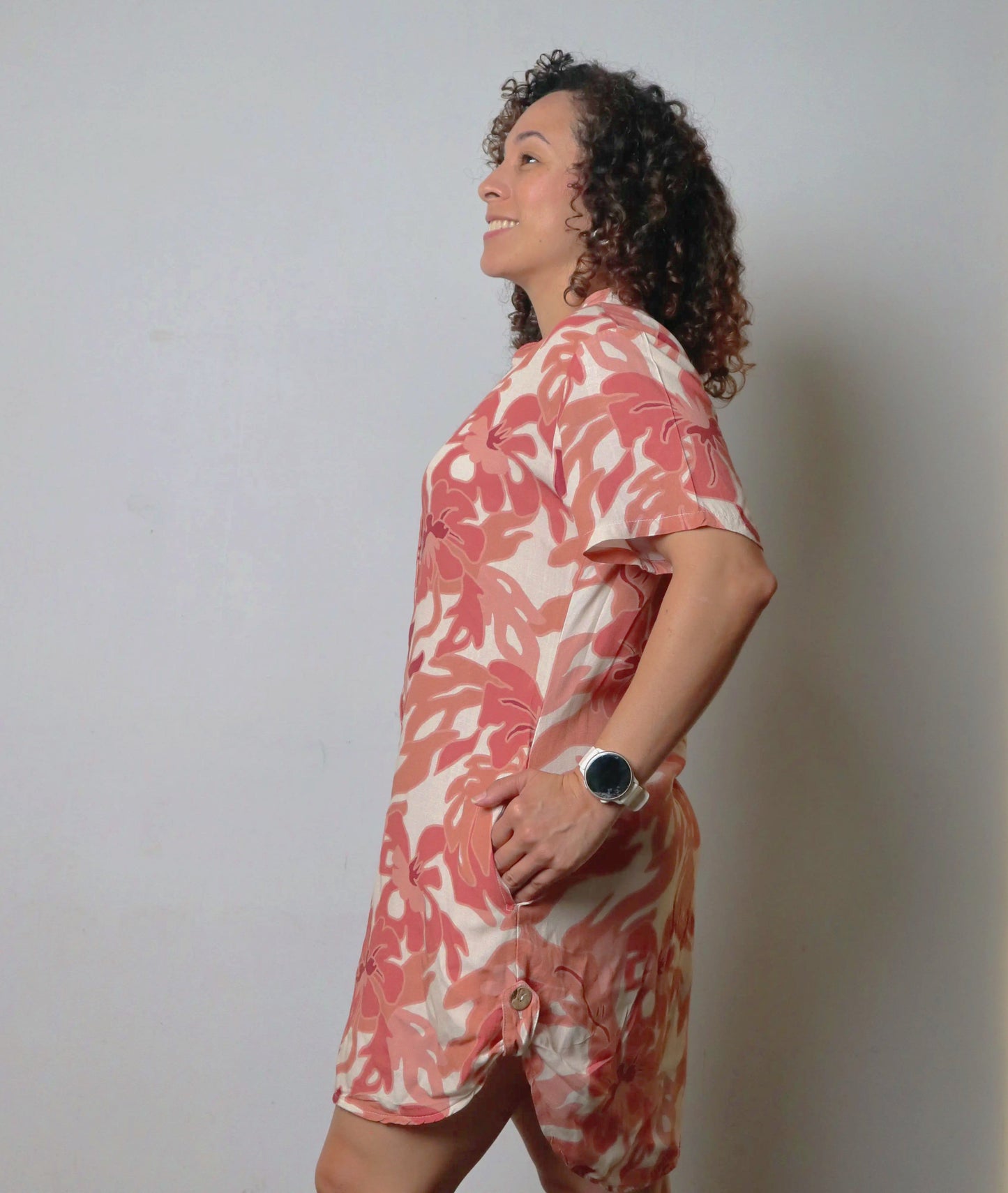 Viaja ligero con tu blusón Florece libre. Úsalo para dormir, salir a la playa o piscina 