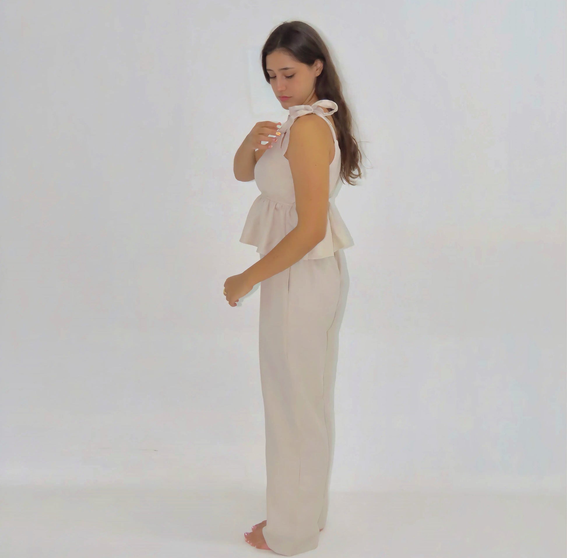 Viaja ligero con tu set Fluir Sereno beige. Úsalo para dormir, una salida casual o en la playa 